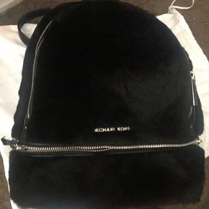 MICHAEL KORS BACKPACK MEDIUM fur black